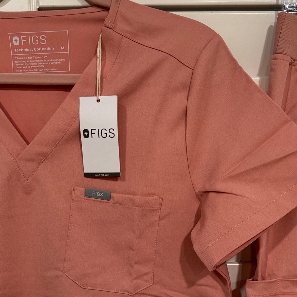Figs Women's Top in Coral - Picture 3 of 12